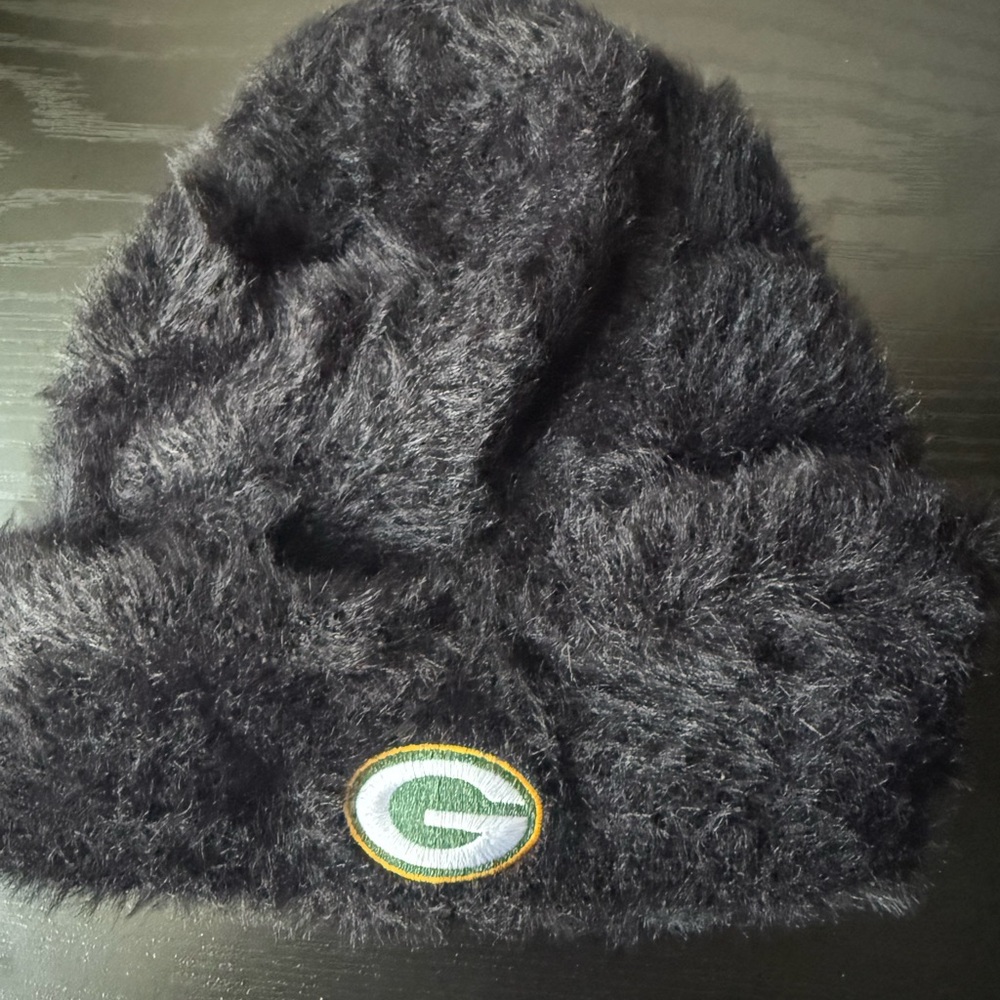 New Era Womens Fuzzy Black Beanie with Green Bay Logo